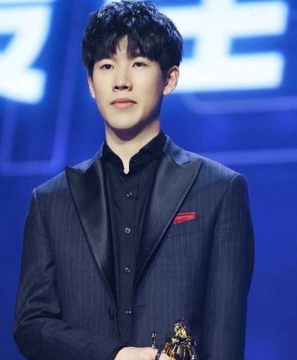 在中期完成 在中期完成