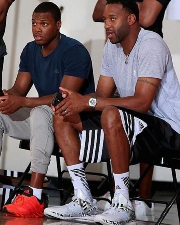 谁在踢球 谁在踢球